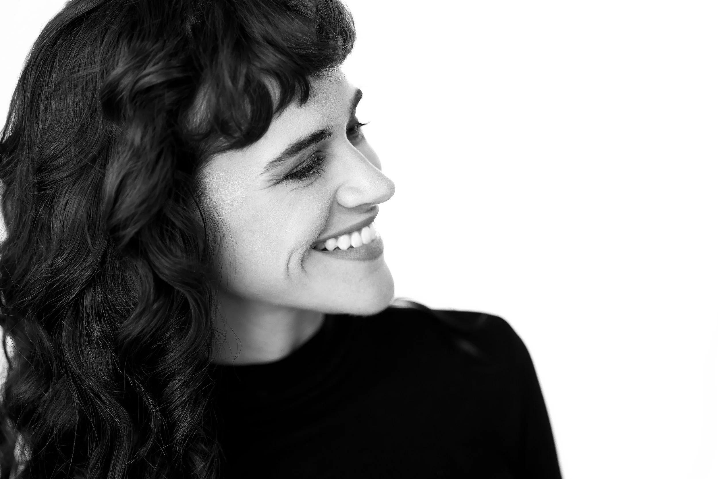 Actress headshot by photographer Kenneth Dolin, shooting acting headshots, celebrity headshots, and actor portraits for the top talent agencies in Los Angeles and best managers in Los Angeles.  Winner for best headshot photographer. Headshots in Los 