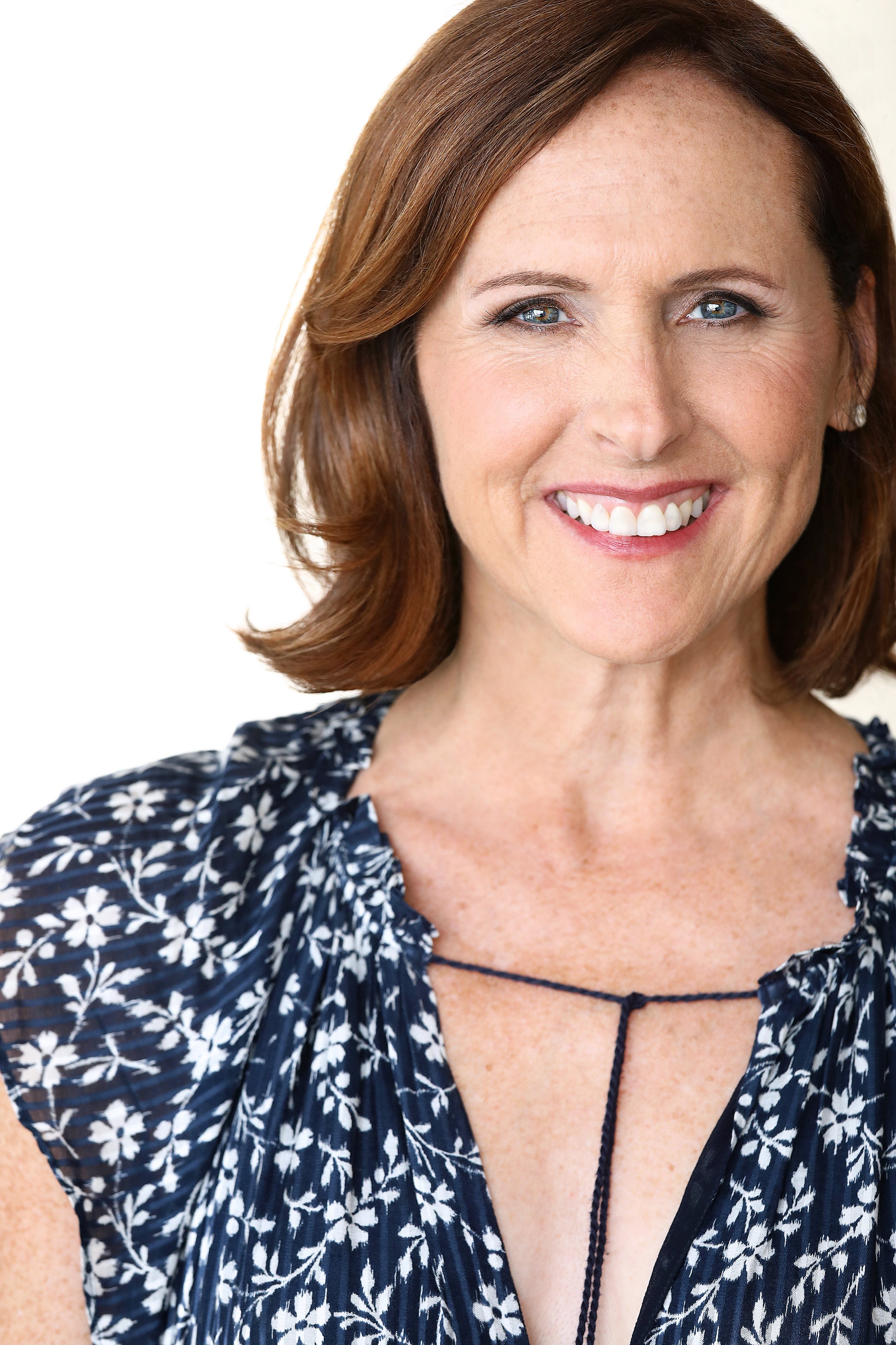 Molly Shannon of Saturday Night Live by photographer Kenneth Dolin, shooting acting headshots, celebrity headshots, and actor portraits for the top talent agencies in Los Angeles and best managers in Los Angeles.  Backstage award winner for best head