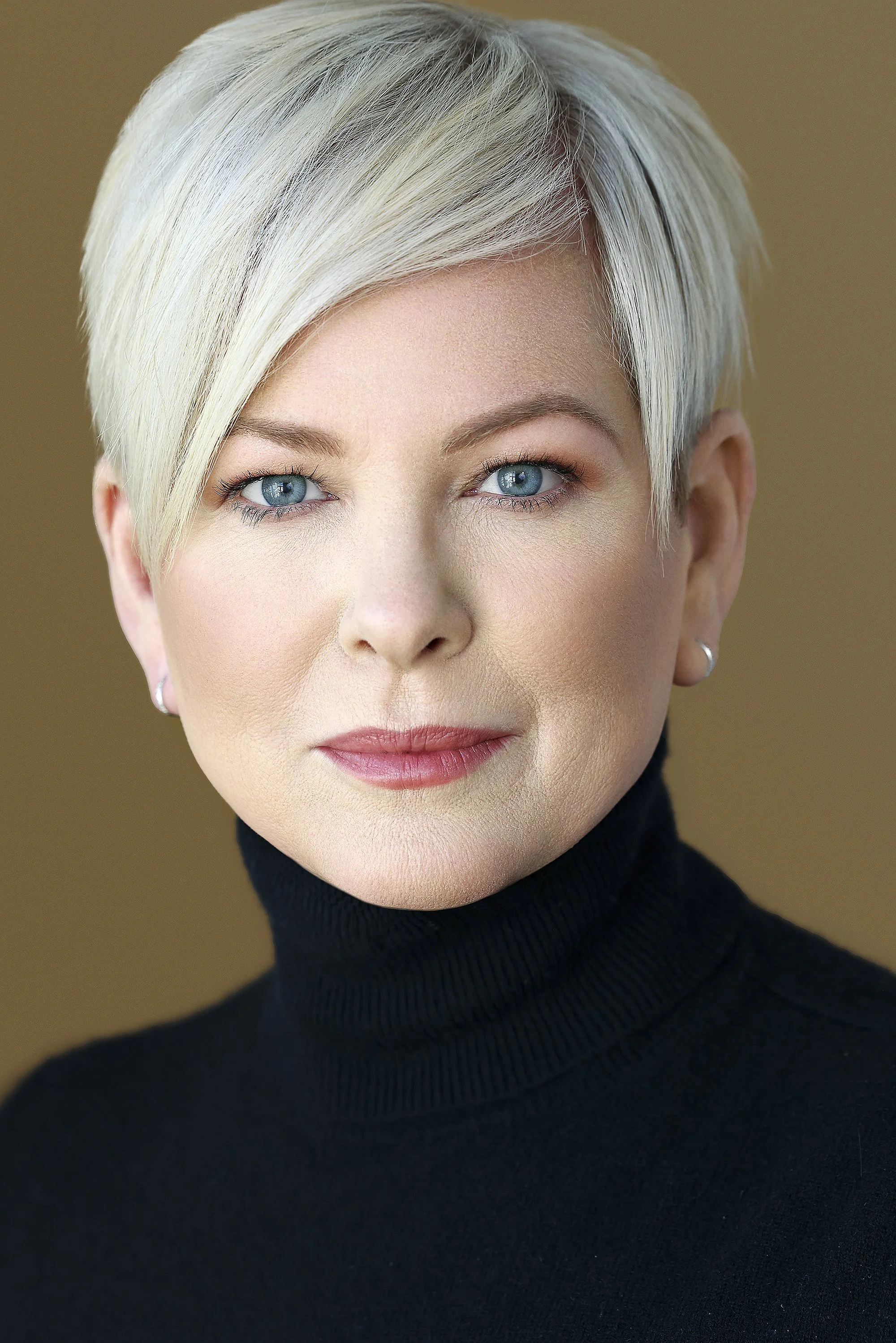 Headshot by top Los Angeles headshot photographer Kenneth Dolin. Actor headshots. Agency recommended photographer. Headshots in Los Angeles. 