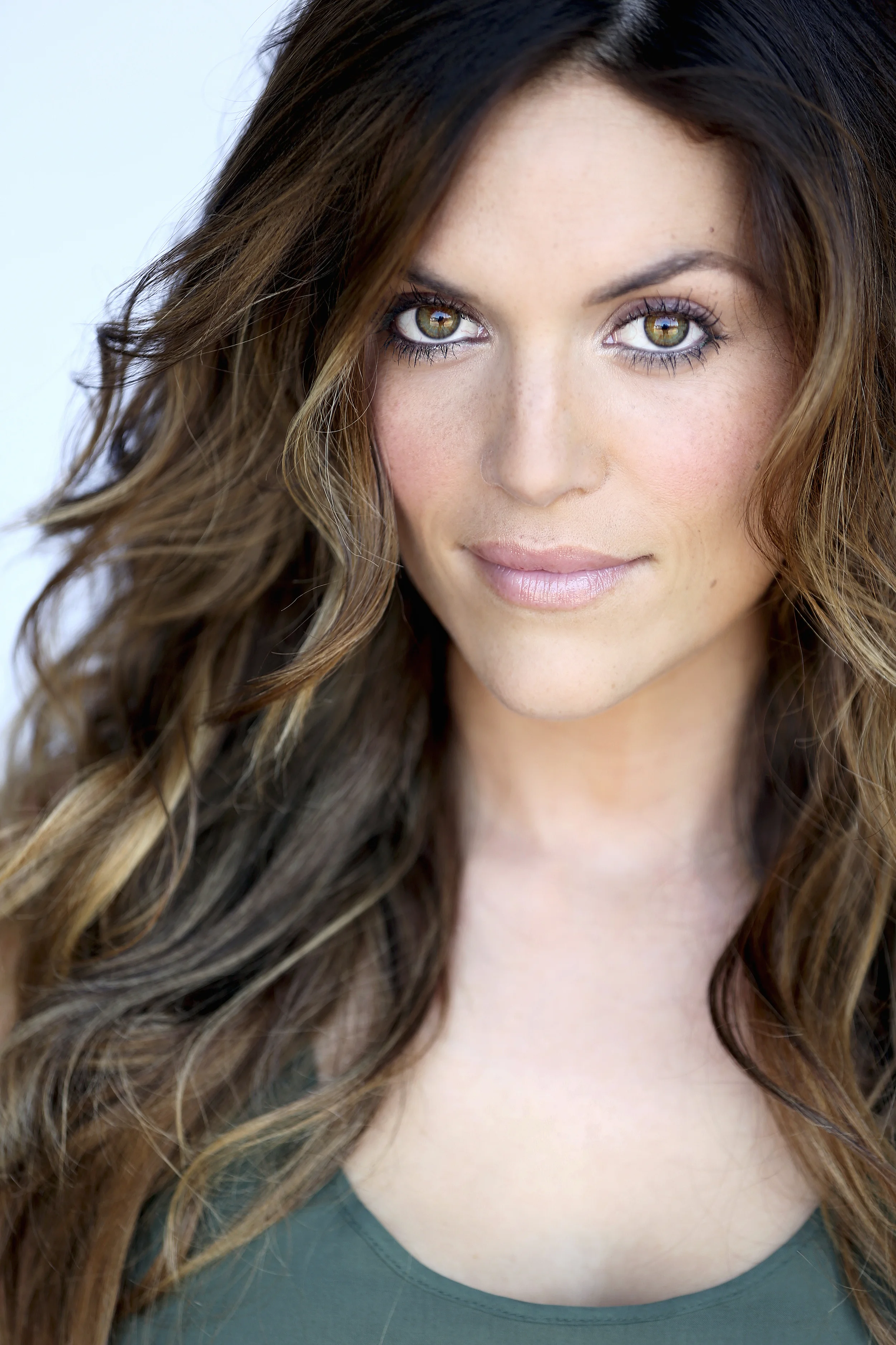 Leading lady headshot by Kenneth Dolin. Kenneth Dolin Photography specializes in theatrical headshots for the top talent agencies in Los Angeles and the best acting teachers in Los Angeles. Voted top L.A. headshot photographer.