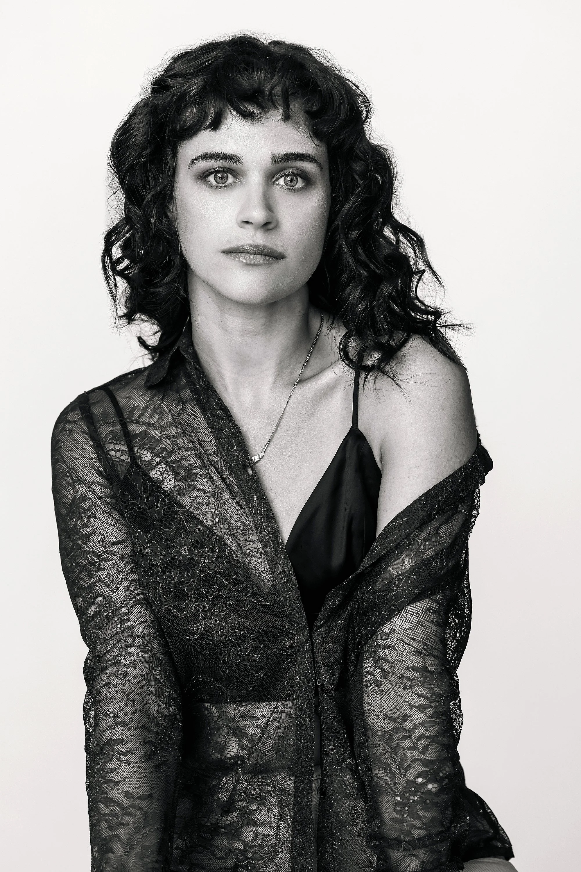 Actress headshot by photographer Kenneth Dolin, shooting acting headshots, celebrity headshots, and actor portraits for the top talent agencies in Los Angeles and best managers in Los Angeles.  Winner for best headshot photographer. Headshots in Los 