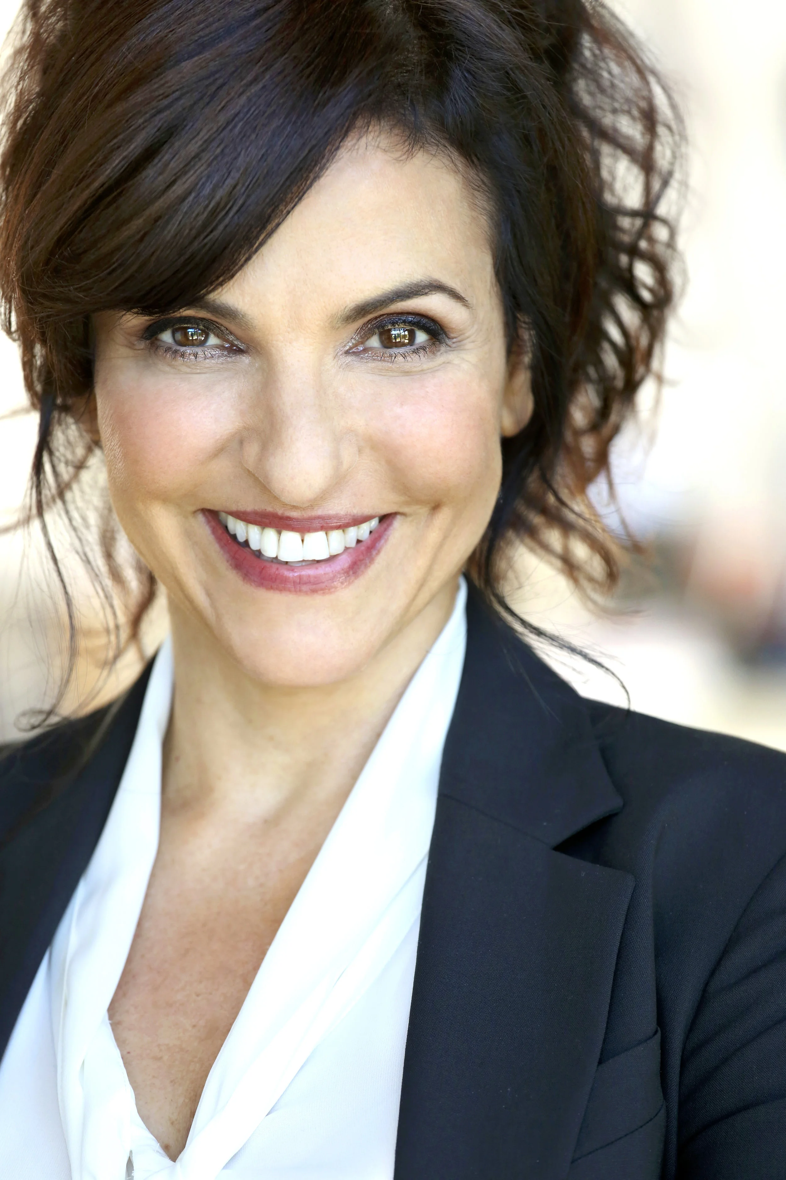 Business look headshot for an actress by Kenneth Dolin Photography in Los Angeles specializes in acting headshots, modeling portfolio photography, celebrity headshots, and actor portraits for the top talent agencies, best modeling agencies and top ta