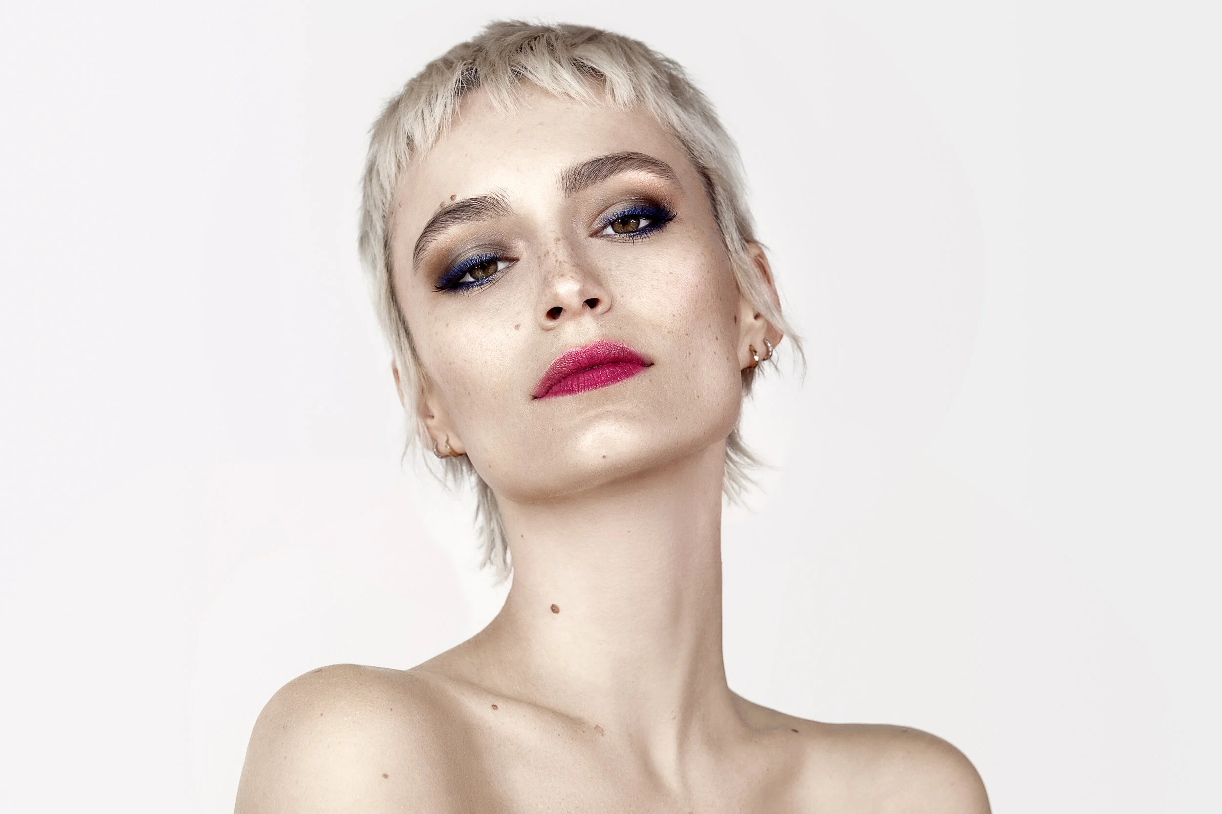 Model photographed by Los Angeles photographer Kenneth Dolin. Top Los Angele photographer specializing in model photography, beauty photography and editorial shoots for top modeling agencies and magazine photography. Agency recommended by Wilhemina M