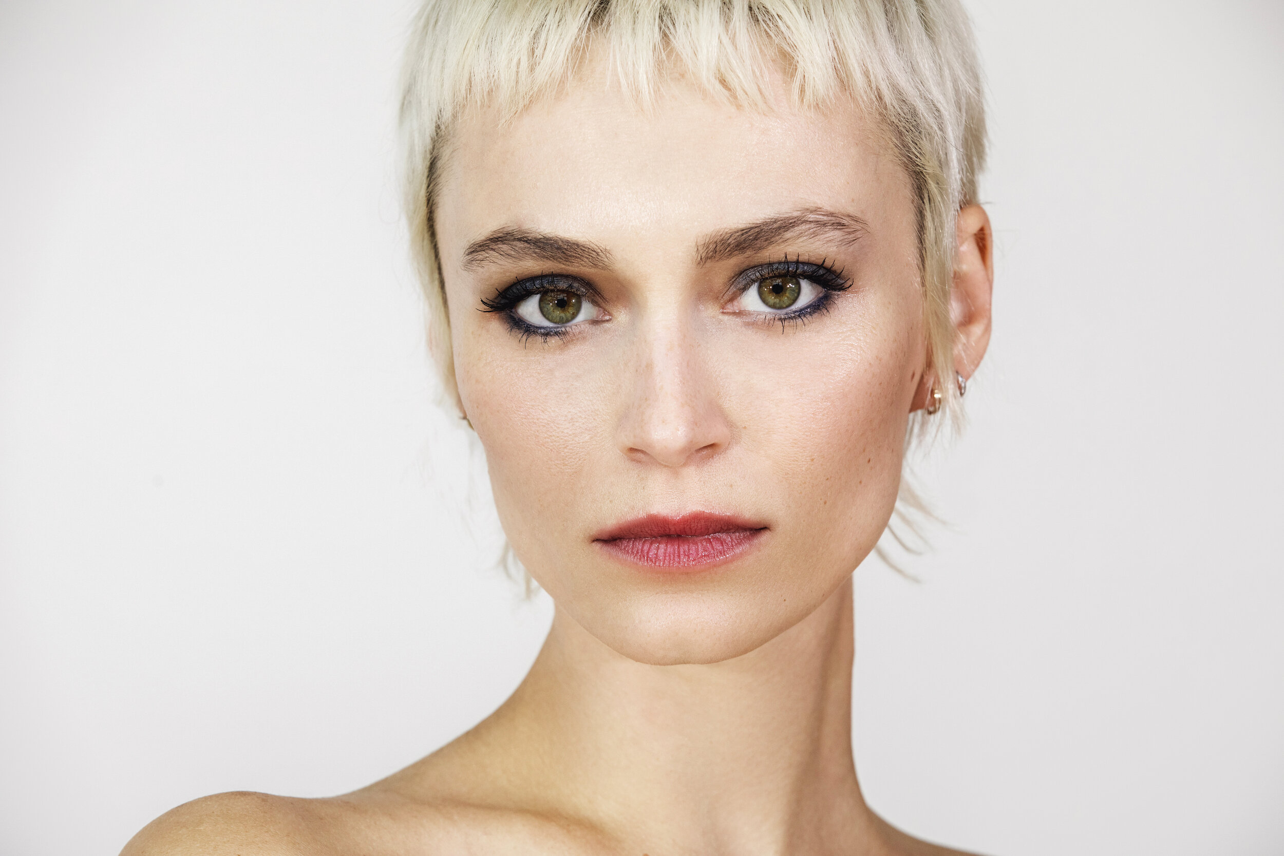 Model photographed by Los Angeles photographer Kenneth Dolin. Top Los Angeles photographer specializing in model photography, beauty photography and editorial shoots for top modeling agencies and magazine photography. Agency recommended by Wilhemina 