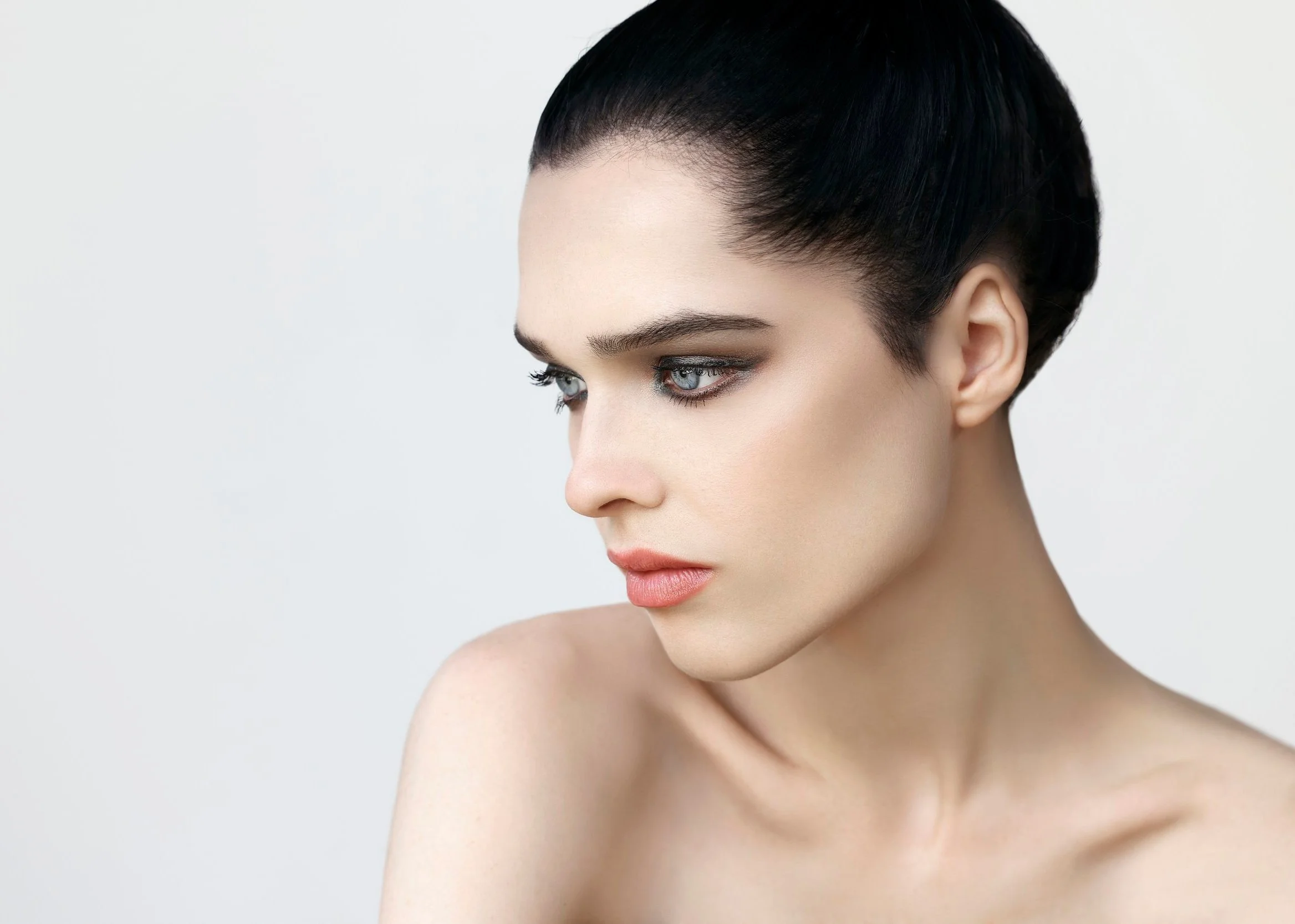 Model photographed by Los Angeles photographer Kenneth Dolin. Top Los Angele photographer specializing in model photography, beauty photography and editorial shoots for top modeling agencies and magazine photography. Agency recommended by Wilhemina M