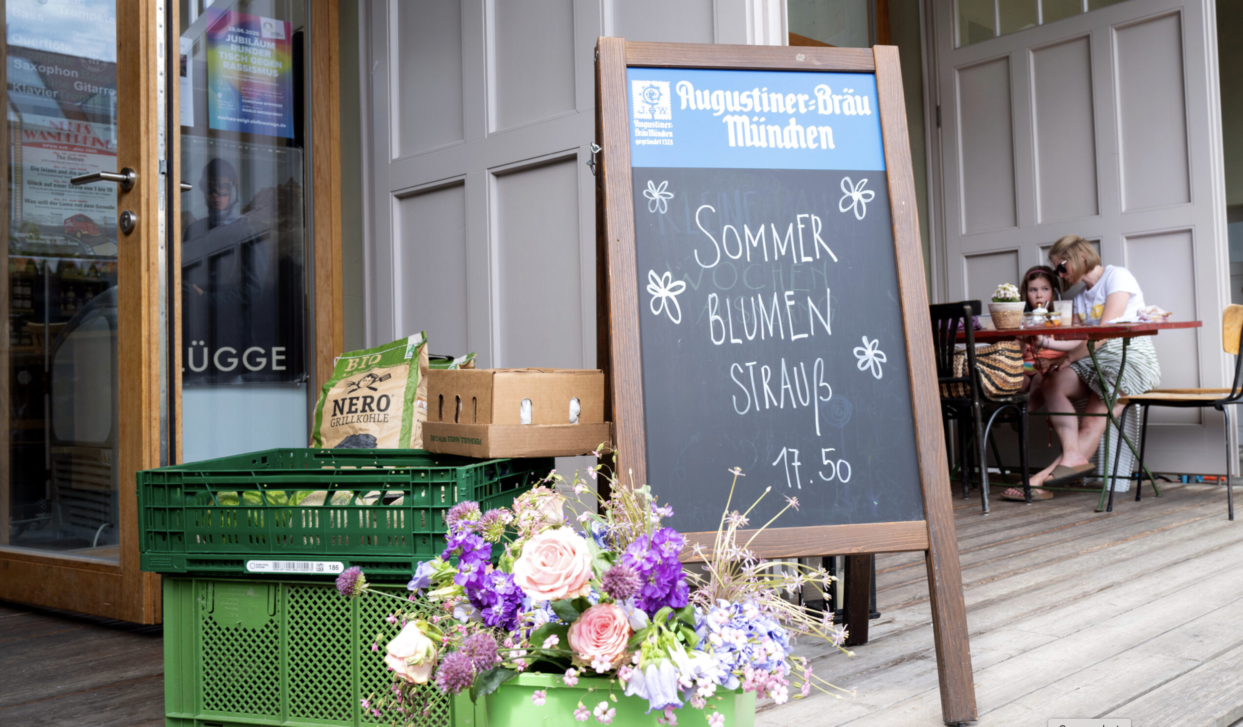 Cafe branding by Kendo Brown Photography specializing in lifestyle photography. Branding photography. Photo shoot by Kendo Brown photographer in Los Angeles. Top photographer. Business photography for executives. Branding photography specialist. Pers