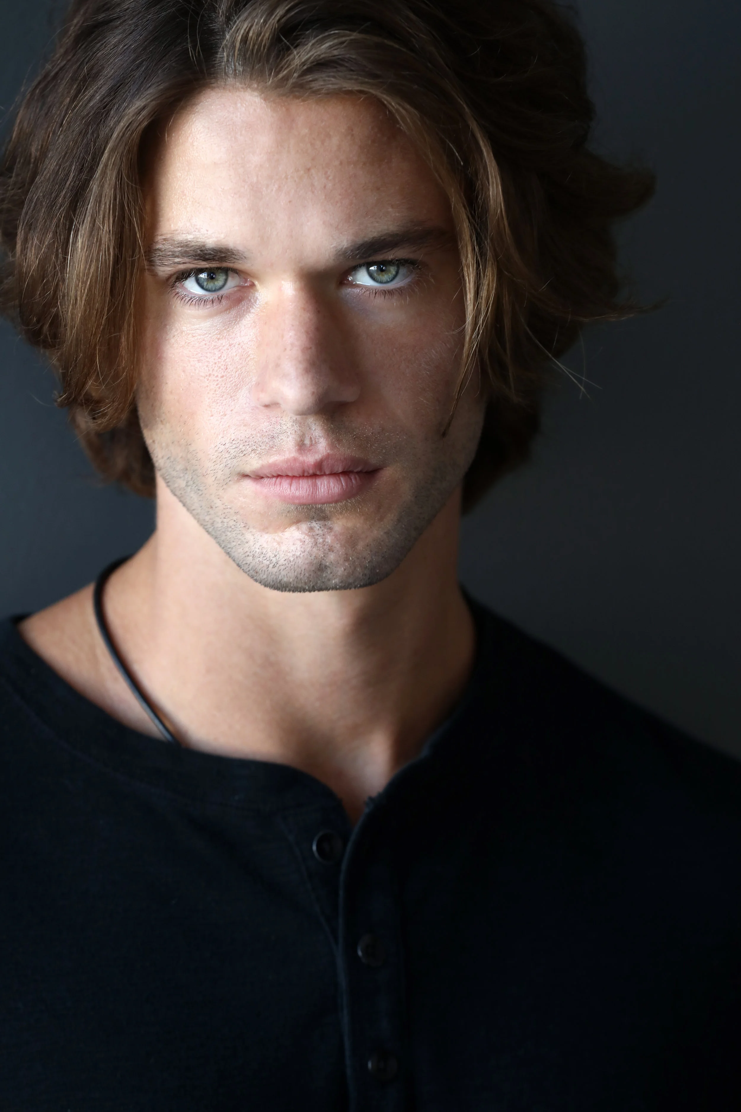 Leading man actor headshot by renown Los Angeles photographer Kenneth Dolin. 