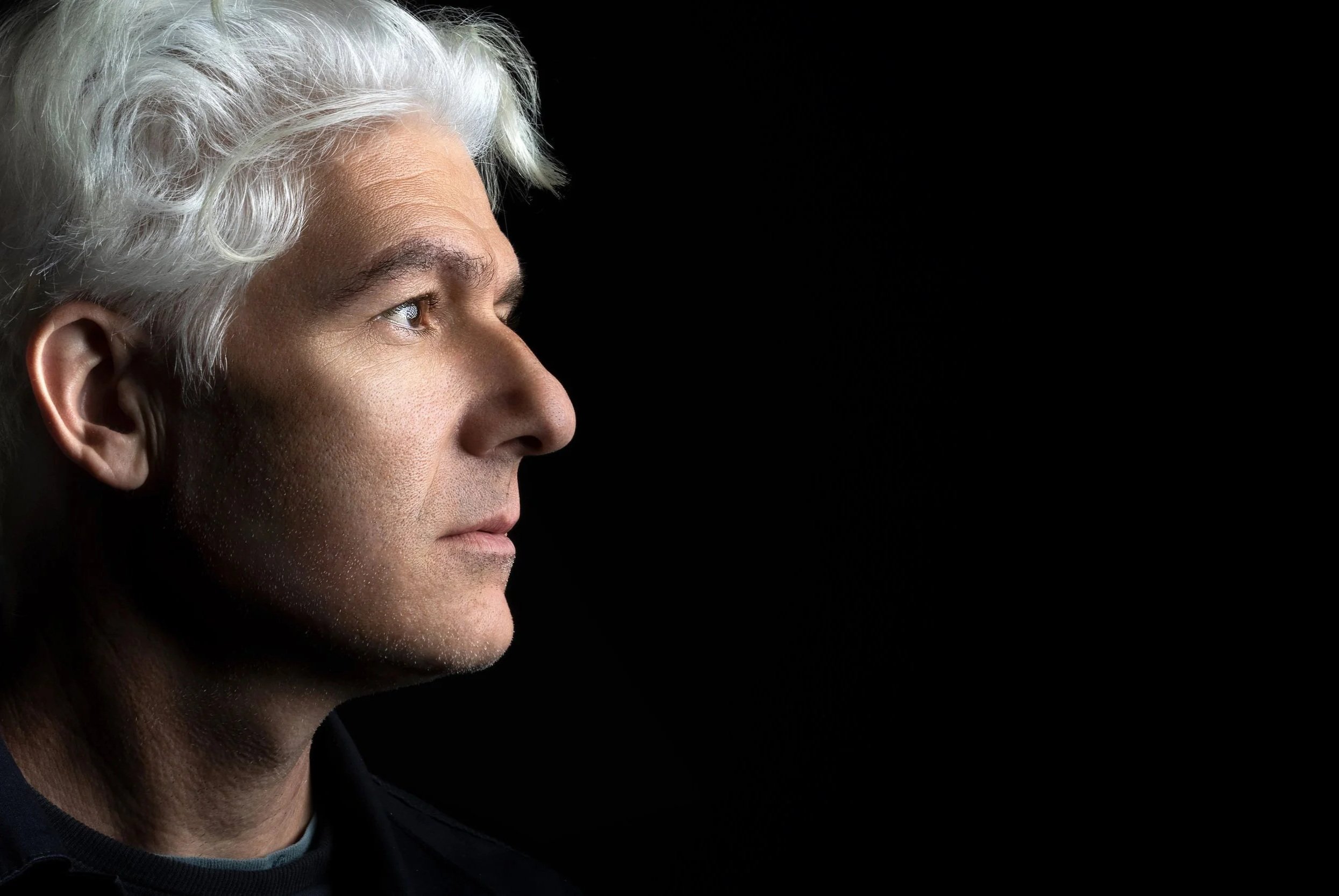 Kenneth Dolin is the top corporate headshot photographer in Los Angeles.