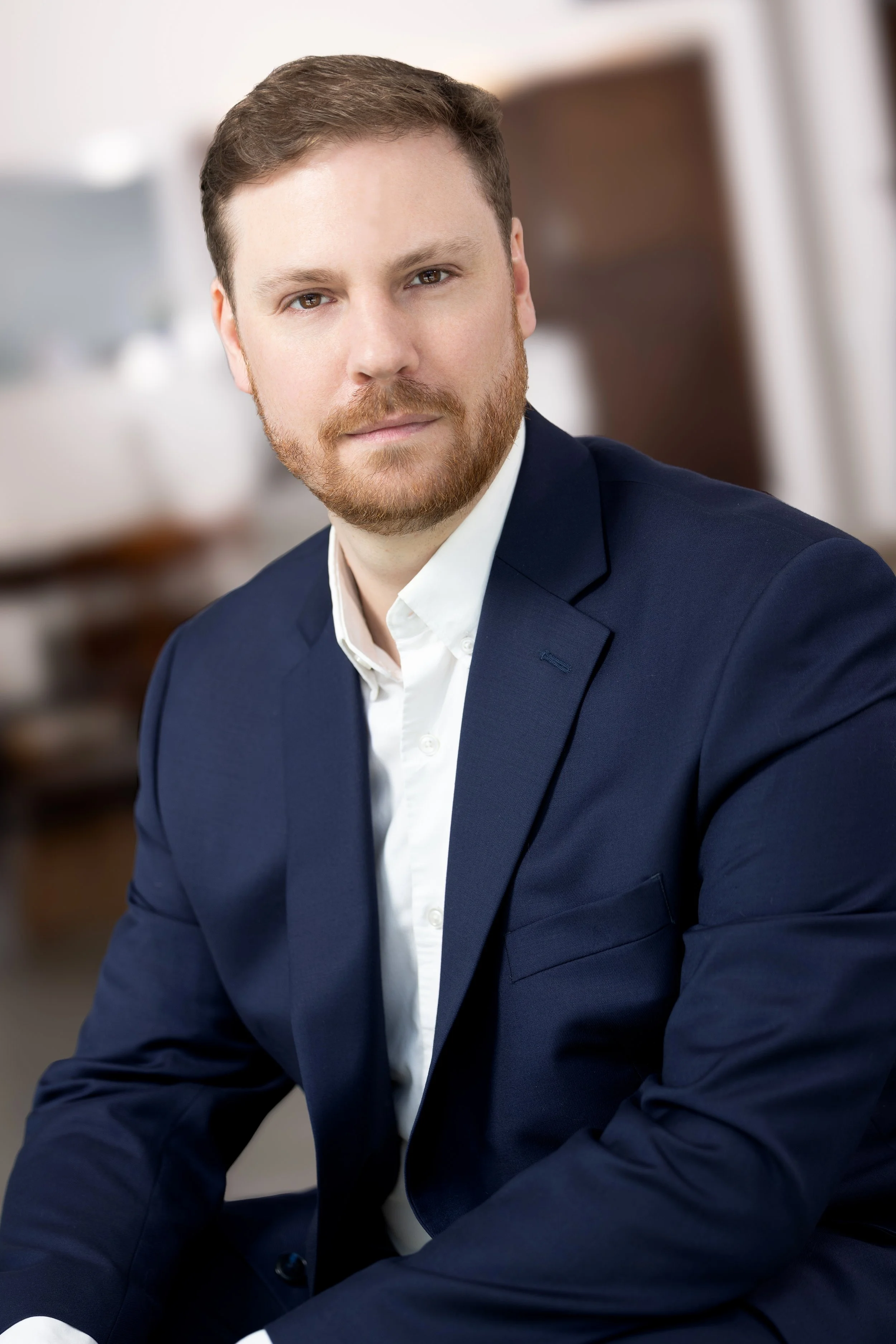 Lifestyle photo of a luxury realtor by Kenneth Dolin LA's top executive photo studio, creating one-of-a-kind luxury real estate photography and video for clients in Los Angeles, Beverly Hills and more. Branding-photography for top producing Luxury re