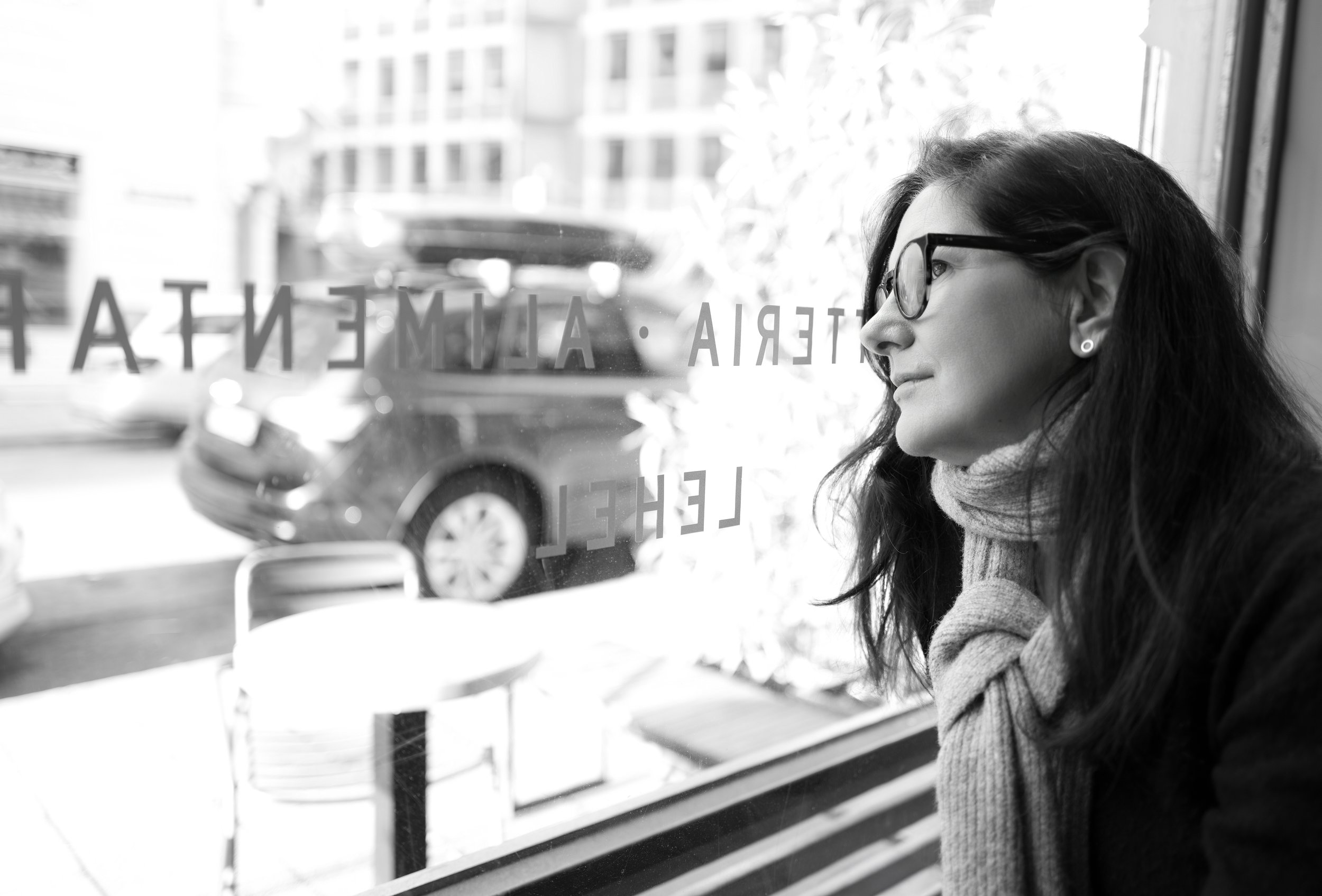 Geli in Cafe_(2).jpg