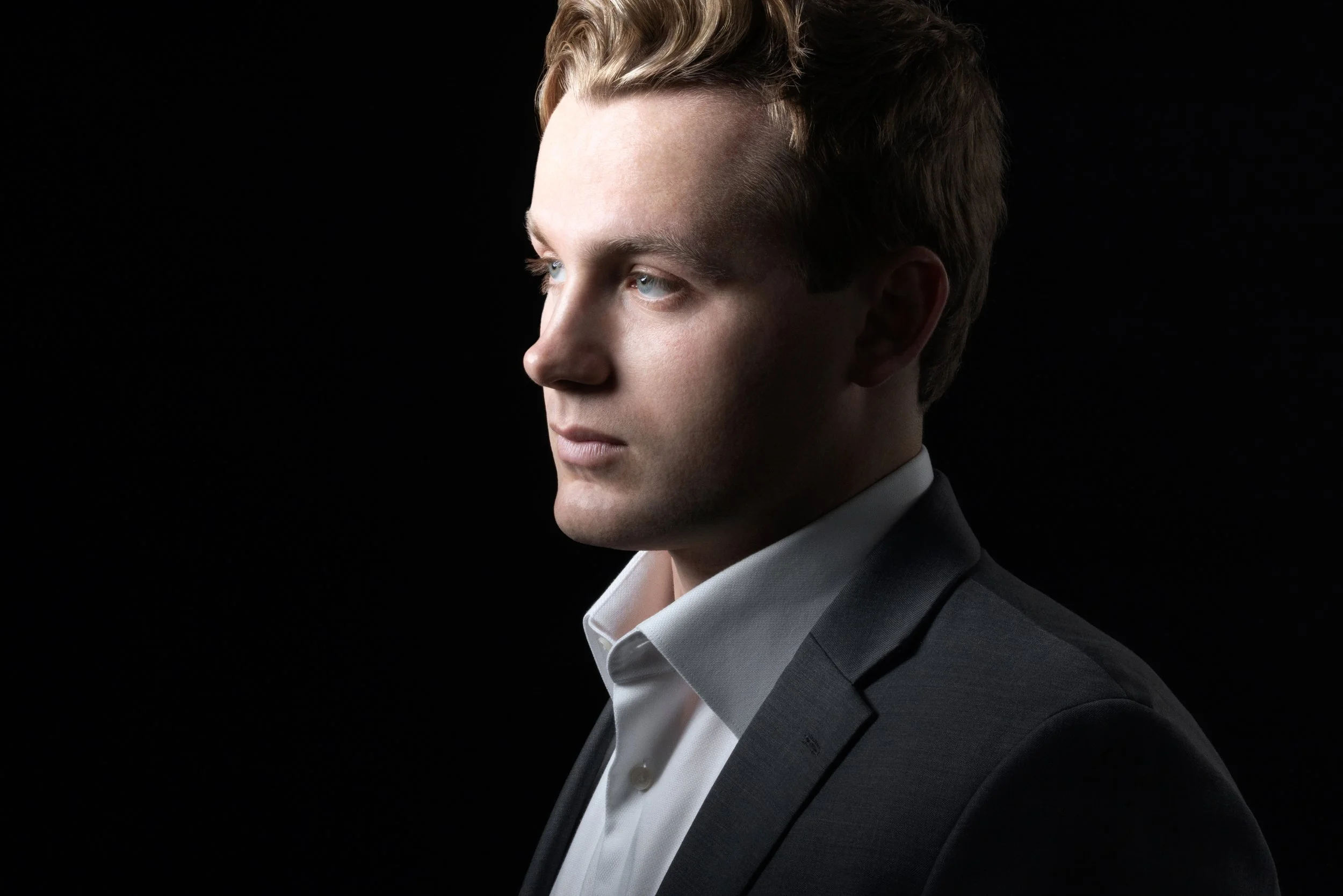 Dramatic portrait by Los Angeles headshot photographer Kenneth Dolin, specializing in beautifully lit headshots.