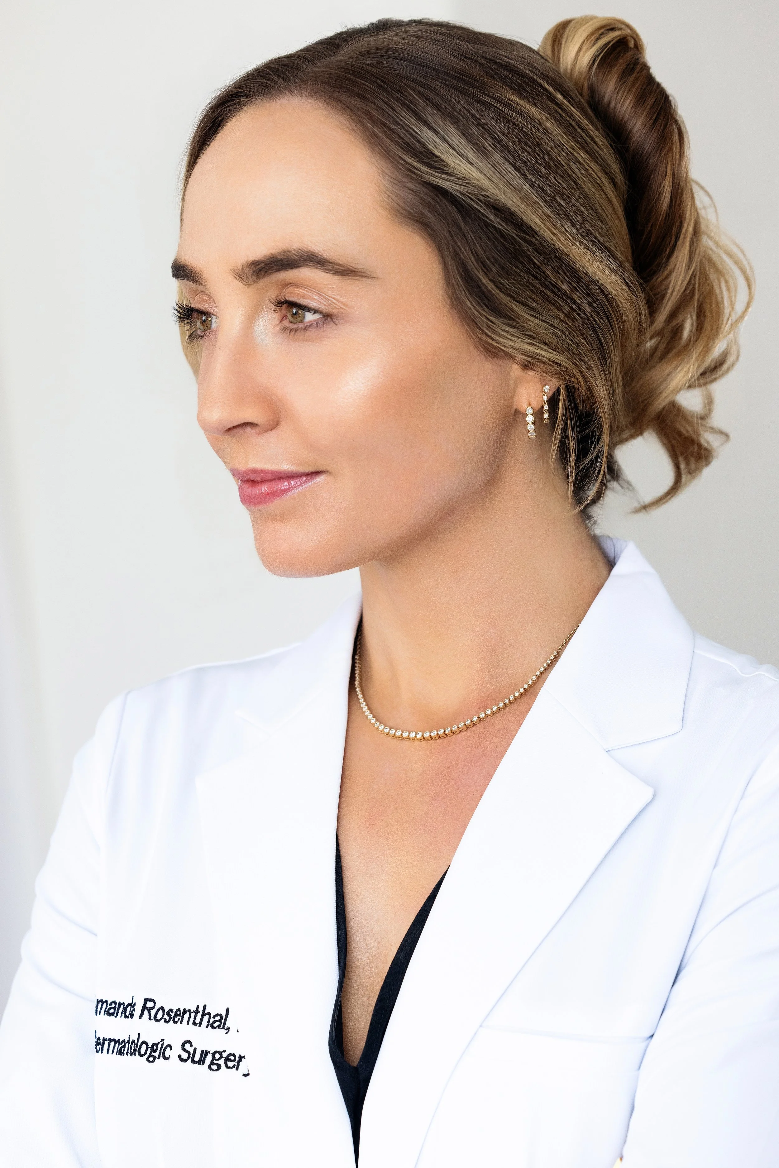 Headshots for dermatologist by Los Angeles corporate photographer Kenneth Dolin. Los Angeles headshot photographer specializing in brand-building photography, headshots for professionals, realtor headshots, corporate headshots, doctor headshots, team