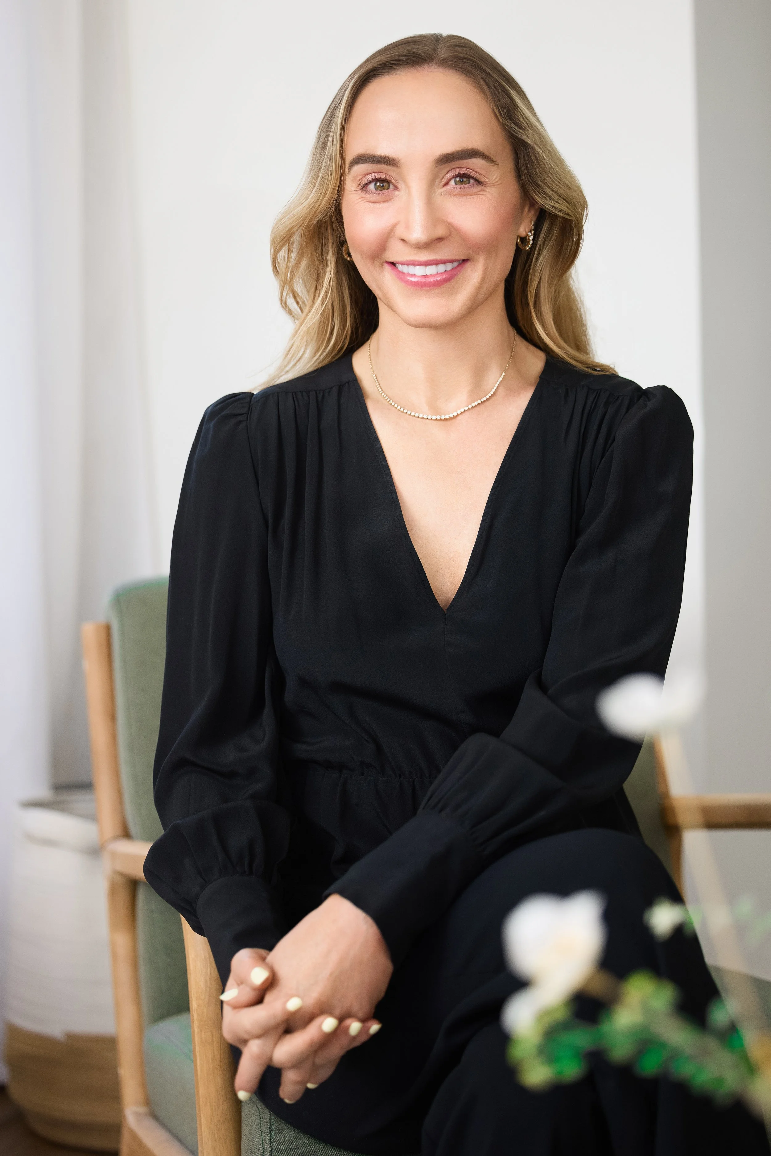 Headshots for dermatologist by Los Angeles corporate photographer Kenneth Dolin. Los Angeles headshot photographer specializing in brand-building photography, headshots for professionals, realtor headshots, corporate headshots, doctor headshots, team