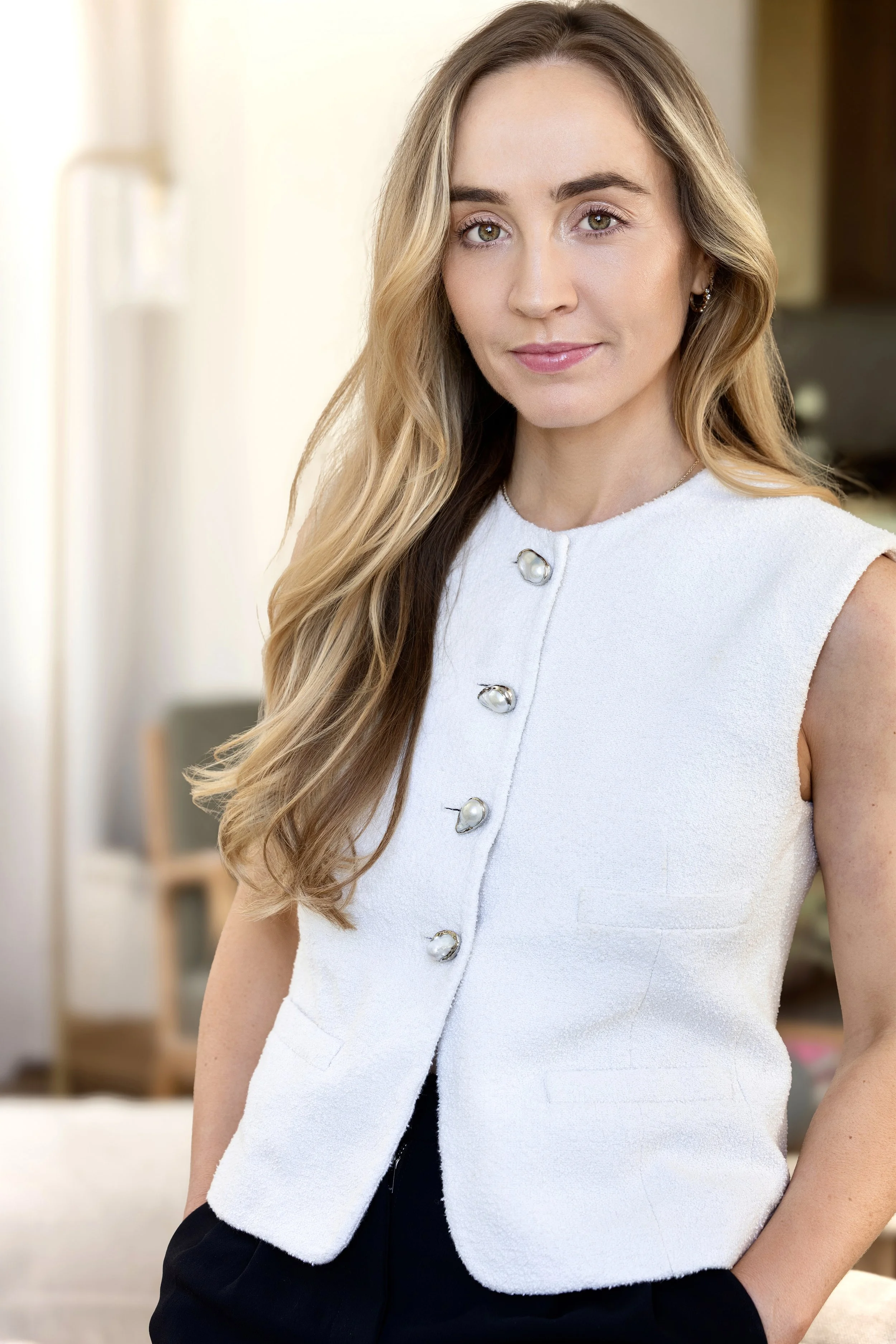 Headshots for dermatologist by Los Angeles corporate photographer Kenneth Dolin. Los Angeles headshot photographer specializing in brand-building photography, headshots for professionals, realtor headshots, corporate headshots, doctor headshots, team