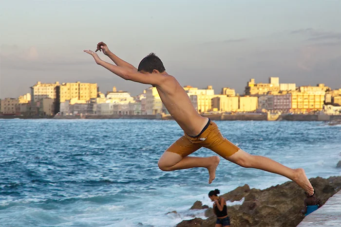 5461-Diving-From-Malecon.jpg
