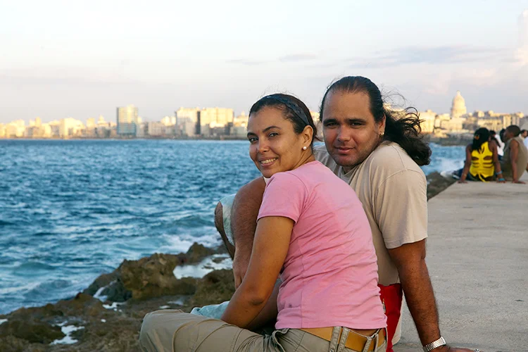 5488-Couple-On-Malecon.jpg