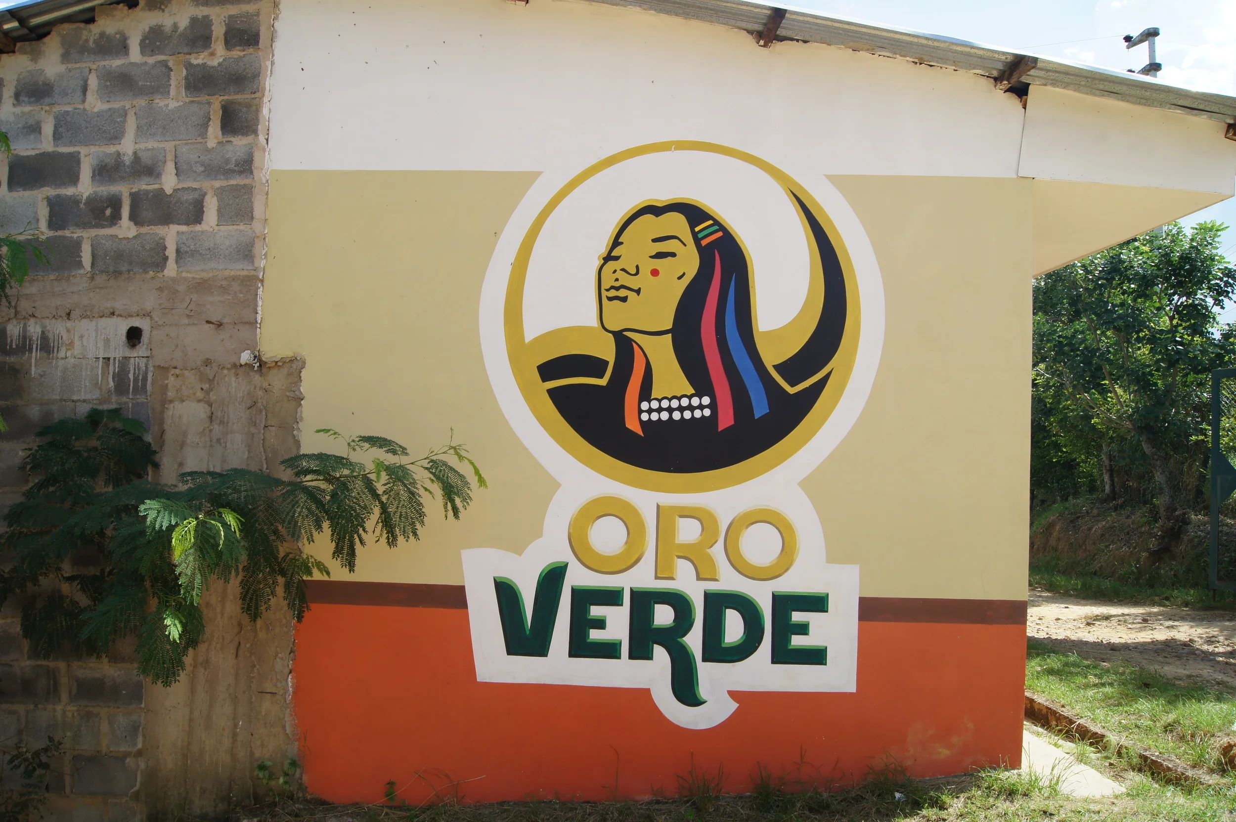 Entrée de la coopérative à Lamas
