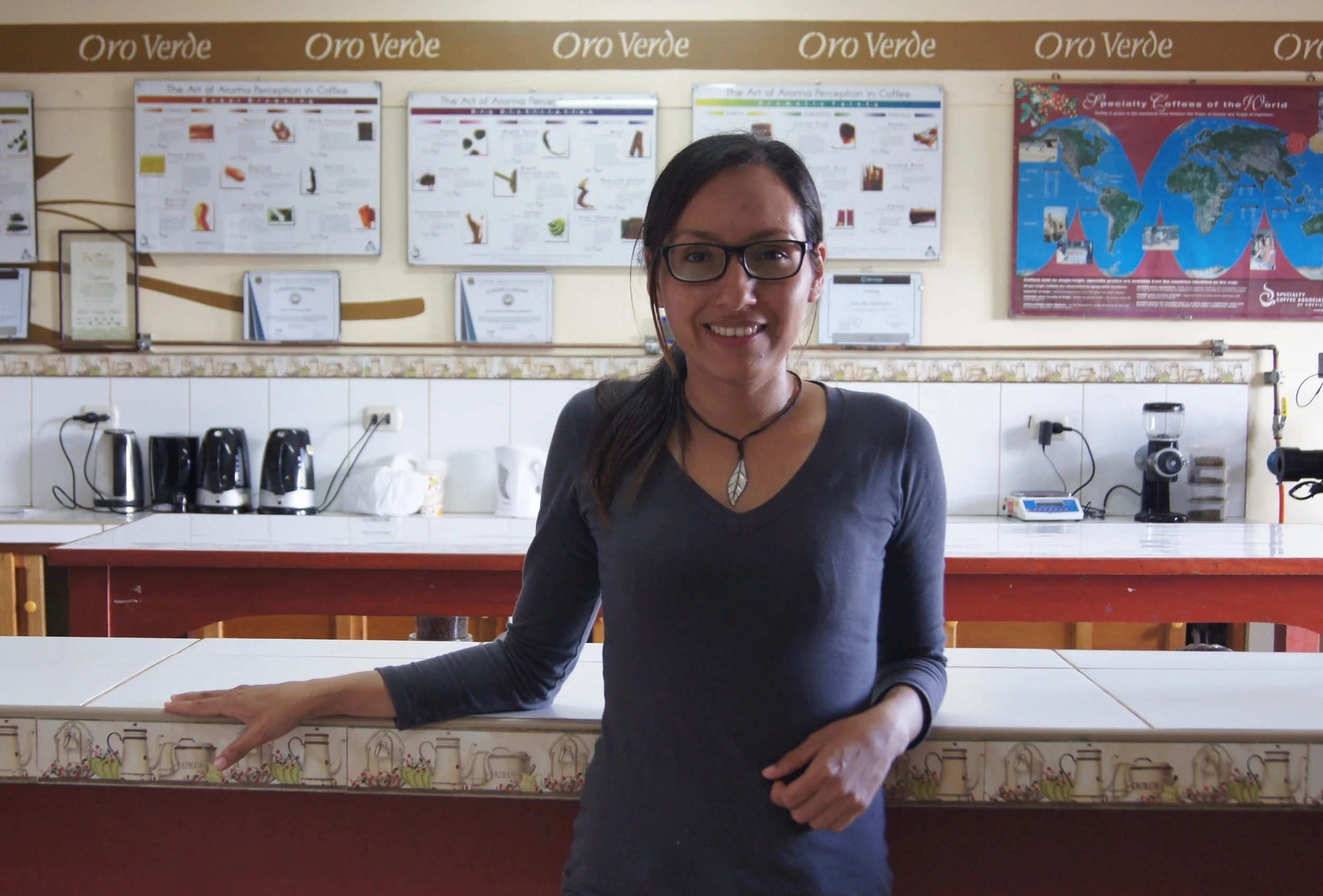 Liz-Amanda, Responsable du Laboratoire de Contrôle Qualité d'Oro Verde