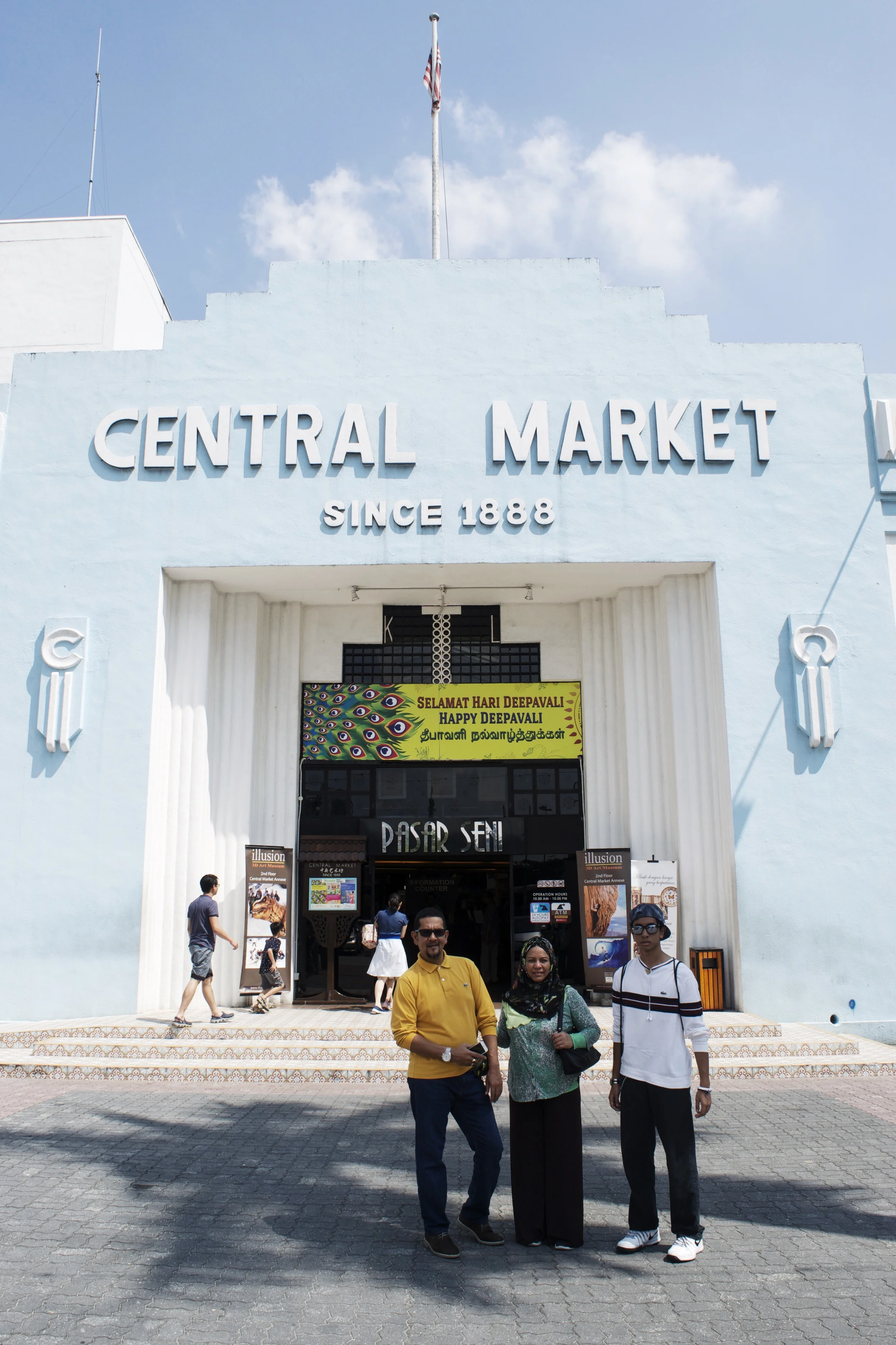 A Family Outing: Pasar Seni