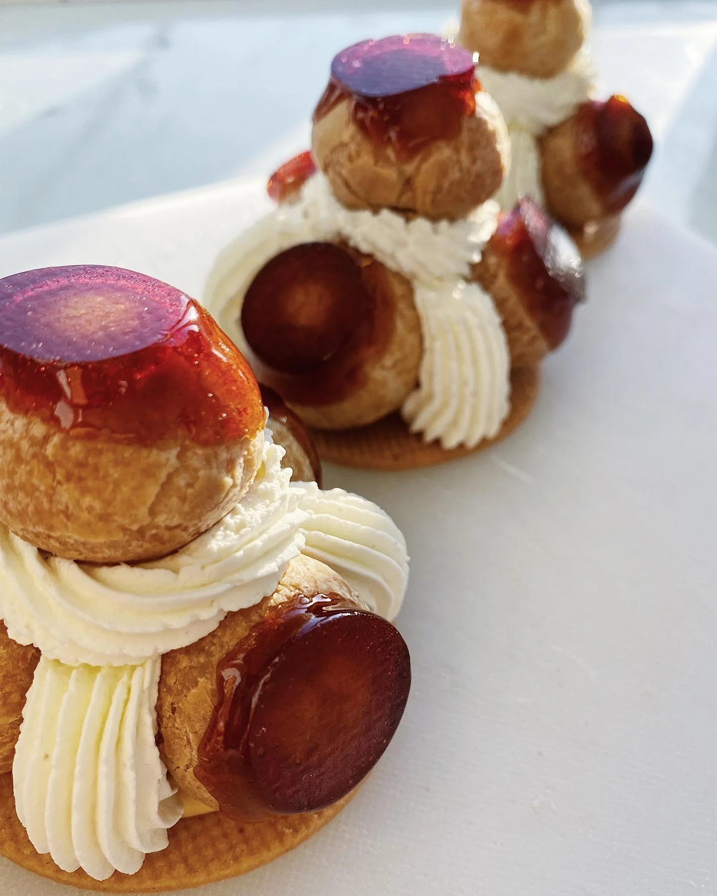 Mini St. Honor&eacute; // Sweet tooth&rsquo;s been acting up lately&hellip;luckily I had some baked choux in the freezer and some sabl&eacute; stored away. All that&rsquo;s left is to make some vanilla cr&egrave;me p&acirc;t, whip up some cr&egrave;m