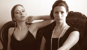 Onsdag 29/3 Musik: Sofistikerade damer Sophisticated Ladies spelar jazz från 1920-1950 talet. Deras stämningsfulla musik berör och tar med publiken på en tidsresa till jazzens glansdagar. De hämtar inspiration från jazzlegender som Ella Fitzgerald, Louis Armstrong, Billie Holiday med flera. Duon består av Elin Krän, sång och Mariana Palacios, piano. I samarbete med Restaurang Kultur på burk. Kl 19. Restaurang Kultur på burk. Fri entré.