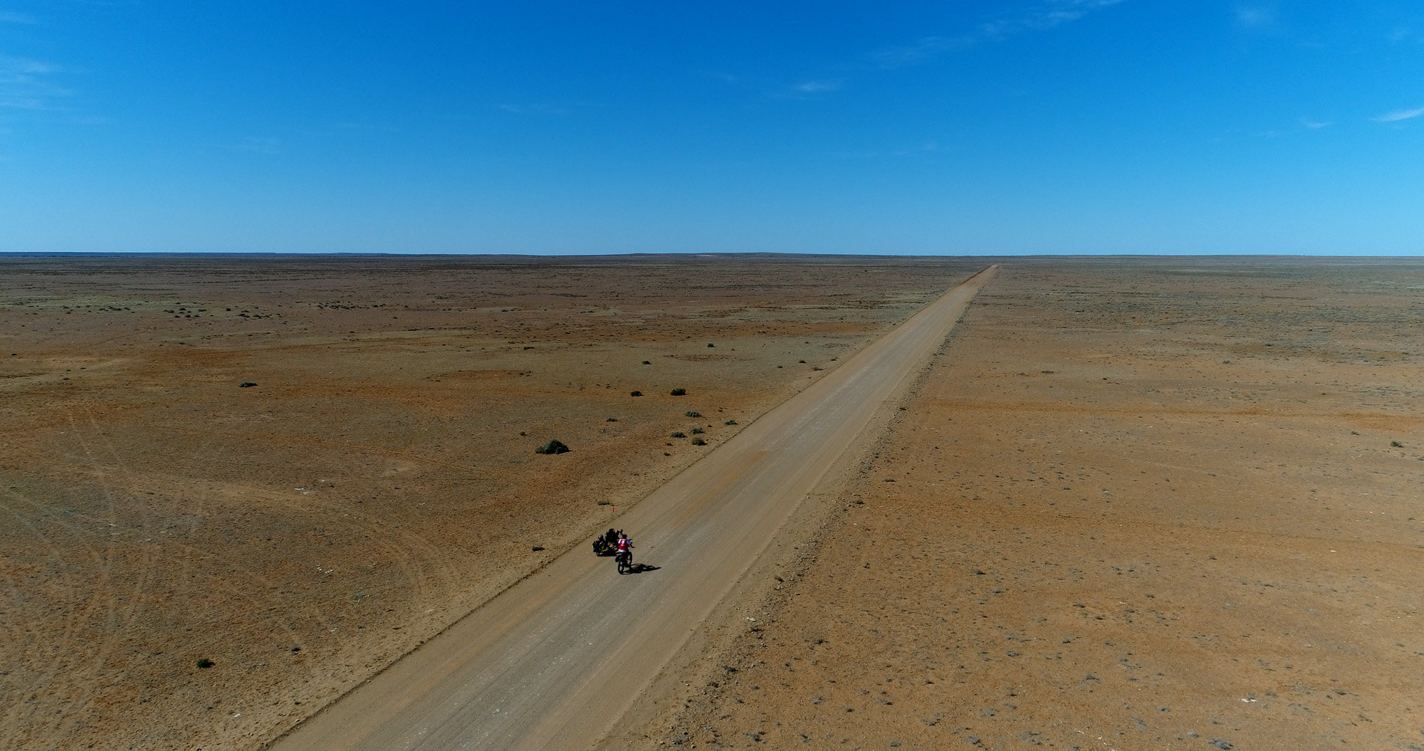 Somewhere south of Kati Thanda/Lake Eyre (c) Matthew Newton
