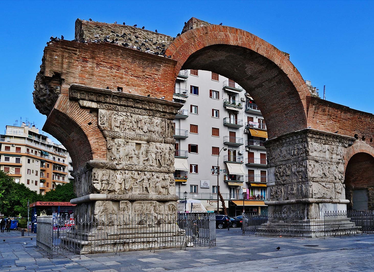 Arch of Galerius The Arch of Galerius and the Rotunda are neighboring early 4th-century monuments in the city of Thessaloniki, in the region of Central Macedonia in northern Greece.