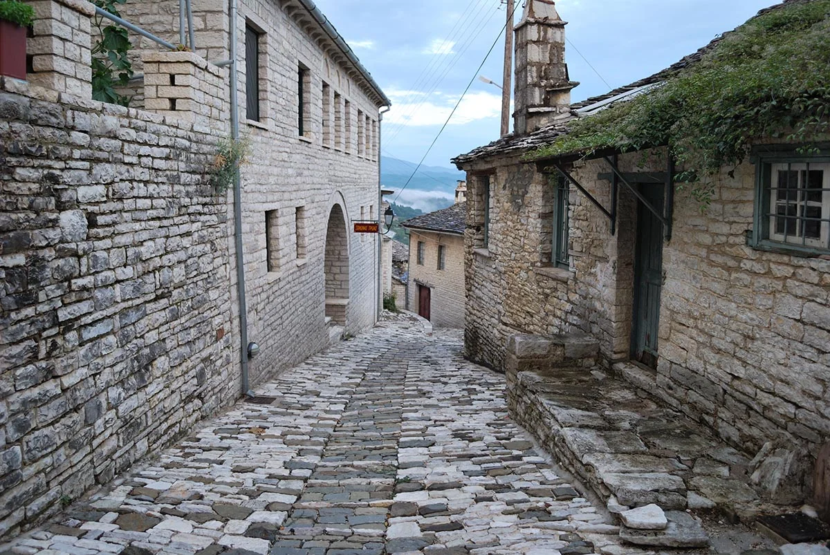 Vitsa Vitsa is a traditional village in the centre of Zagori, close to Ioannina just 39 Klm. The houses and the churches , which are built according to the traditional architecture of the area are connected by uphill cobbled paths.