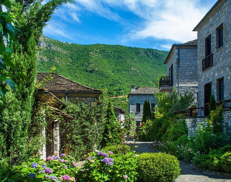 Aristi A gorgeous traditional Epirus village, where findings from the Paleolithic period have been discovered. The “Stamatis Mansion” is an exceptional sample of the local architecture. The Monastery of Panagia Spileotisas (16th century), built in a beautiful location near the banks of the Voidomatis river. “Kastraki”, with its panoramic view, contains ancient findings. The route at “Kagelia” from the Voidomatis bridge towards Papigo, is charming. It is located 48 km NW of Ioannina.