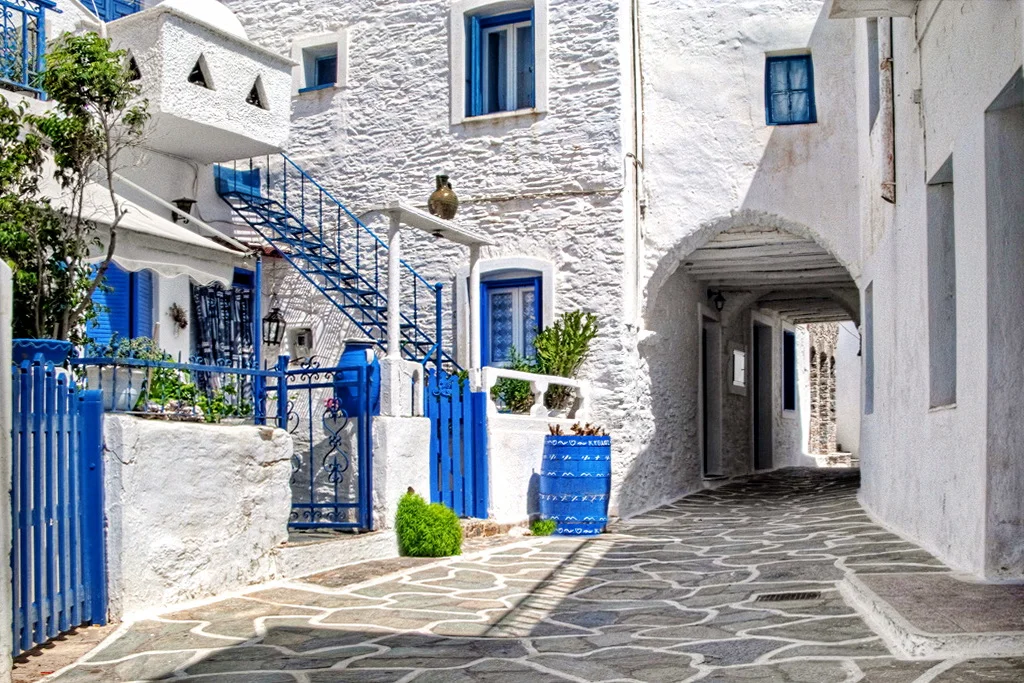 Chora-on-Kythnos-Photo-by-S.-Lambadaridis.jpg