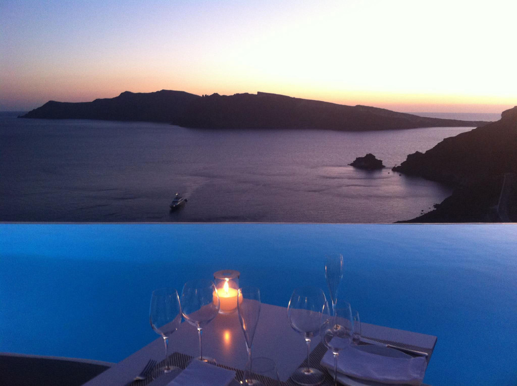 Wonderful-Katikies-Hotel-in-Oia-Santorini-Greece-36.jpg