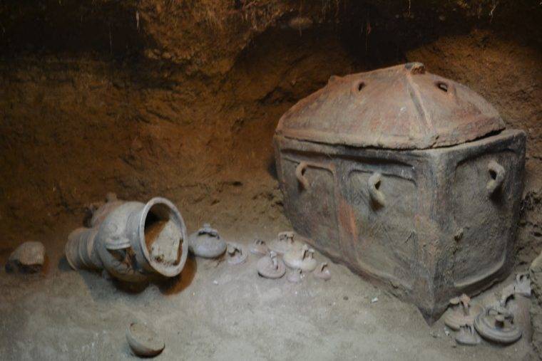 Greek Farmer Accidentally Discovers 3,400-Year-Old Mysterious Tomb Hidden  Under Olive Grove