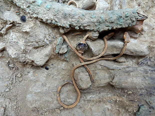 A golden necklace, found in the 3,500-year-old warrior prince tomb Photo: Getty Images