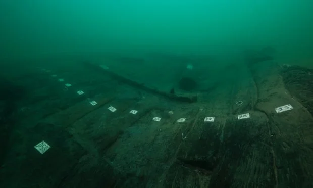 The wooden hull of ship 17. Photograph: Christoph Gerigk/Franck Goddio/Hilti Foundation