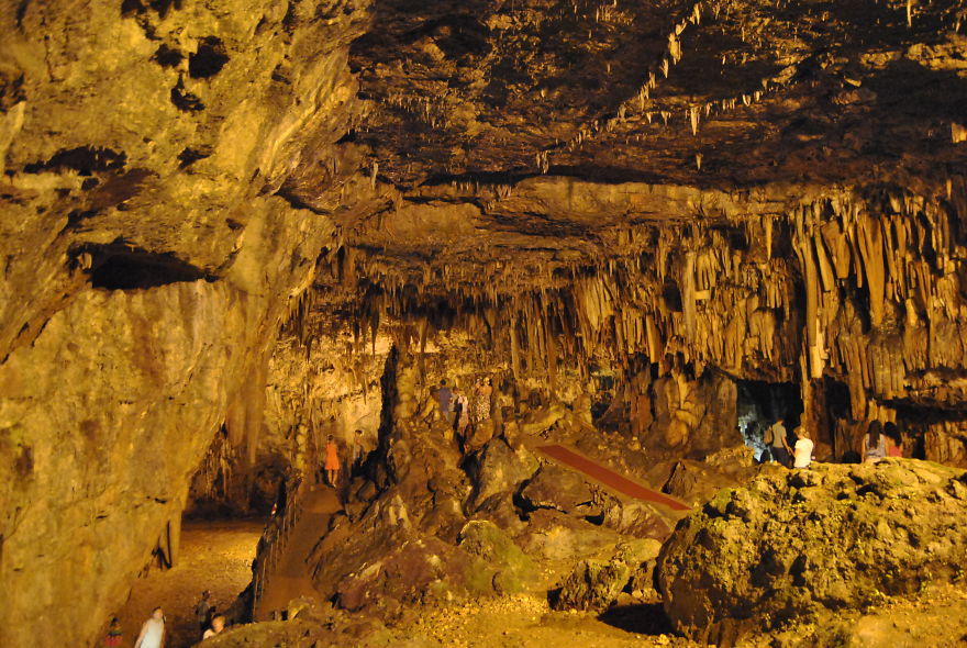 Drogarati Cave