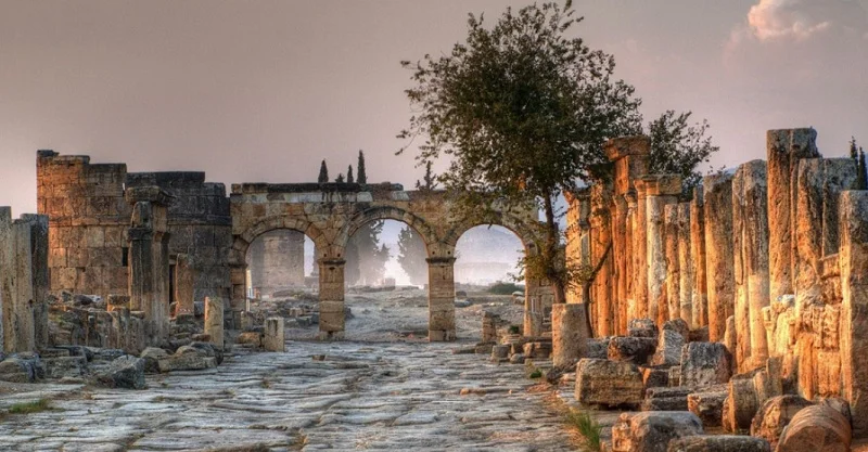 Pamukkale Theater.jpg