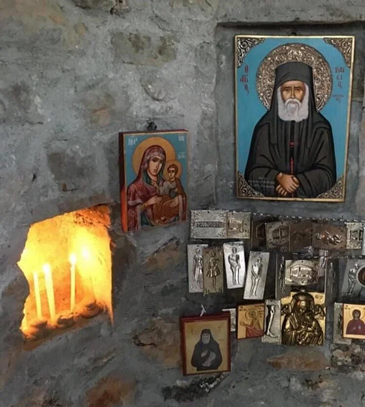 krimmeno-ekklisaki-mesa-kammeni-velanidia-stin-konitsa-12.jpg