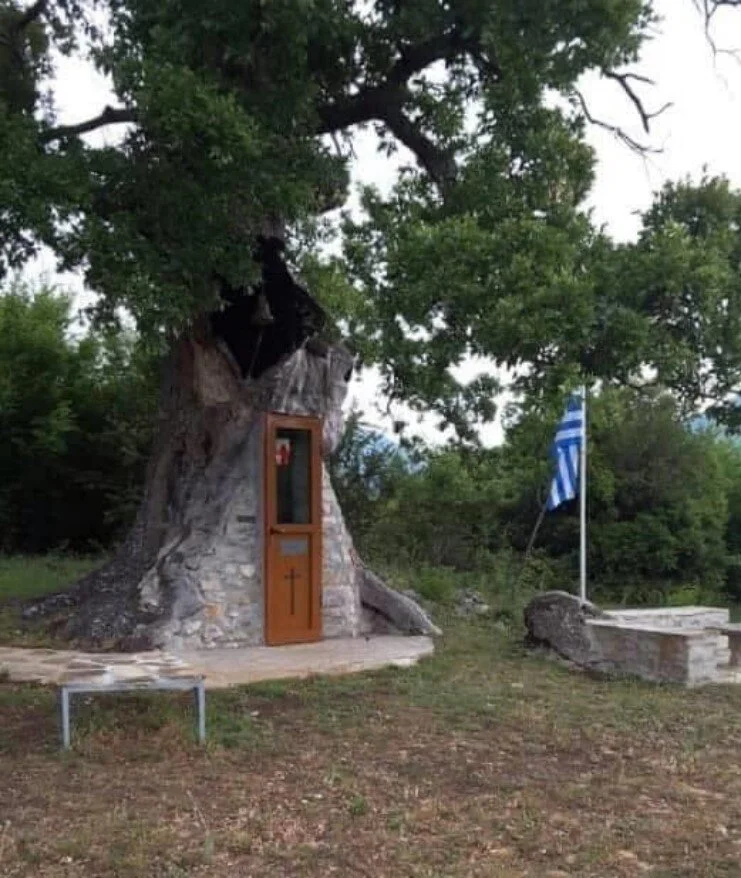 krimmeno-ekklisaki-mesa-kammeni-velanidia-stin-konitsa-14.jpg