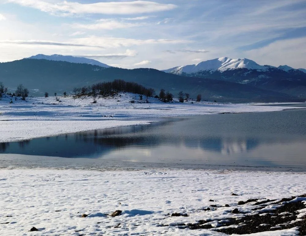 plastira-lake-snow.jpg