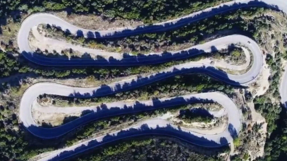 Kolosourtis Highway: A legendary road full of U-turns