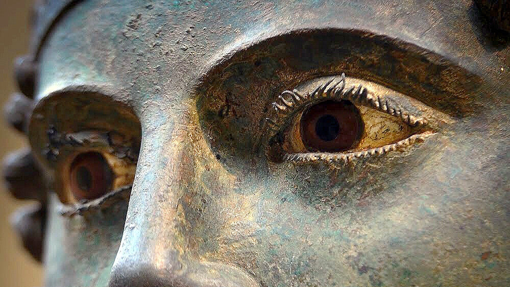 Iniochos (Charioteer of Delphi): The eyes that magnetize everyone who looks at them