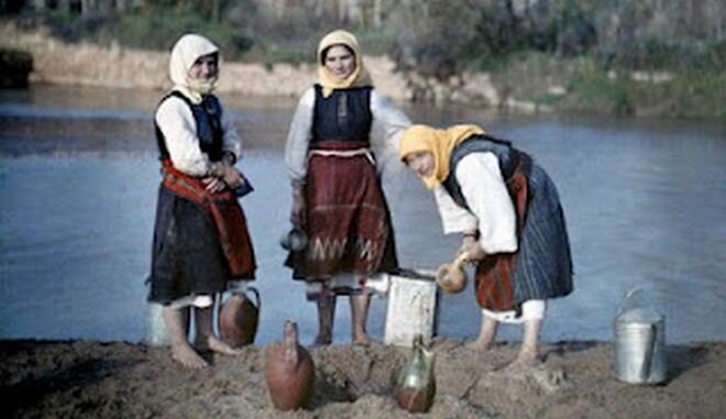   Women collecting drinking water on the border with Yugoslavia  