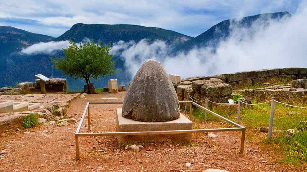 How and by whom the sacred precinct of Delphi was created