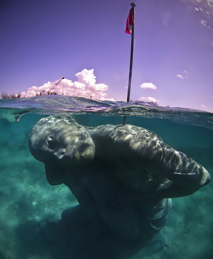 ocean-atlas-bahamas-underwater-sculpture-jason-decaires-taylor-7.jpg