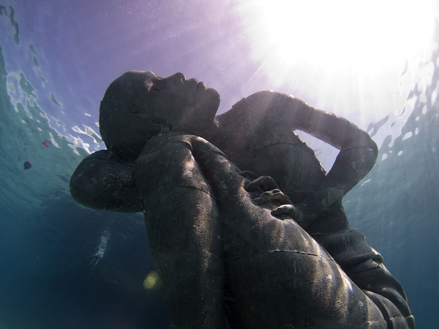 ocean-atlas-bahamas-underwater-sculpture-jason-decaires-taylor-1.jpg