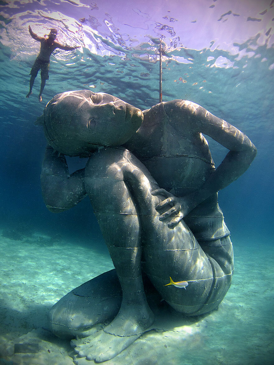 ocean-atlas-bahamas-underwater-sculpture-jason-decaires-taylor-6.jpg