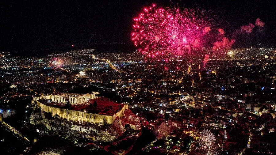 Greece Welcomes 2021 With Fireworks Over Acropolis, Without Crowds(video)