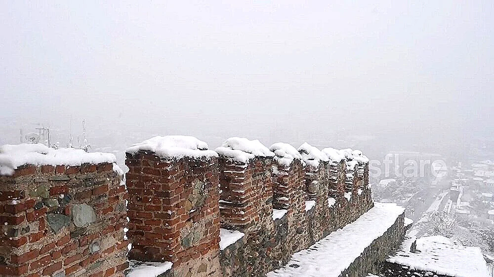Cold front dumps thick snow on northern Greece (VIDEO)