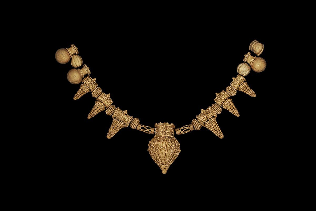   GOLD NECKLACE, SINDOS, CIRCA 560 BC  