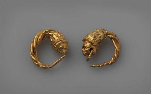 gold-earrings-found-in-vergina.jpg